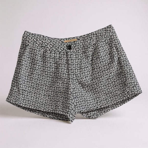 Banana Republic Pants - Banana Republic Black and White Geometric Shorts